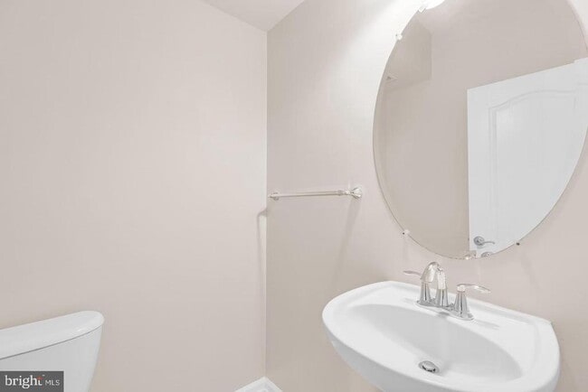 Building Photo - 626 Tailgate Terrace