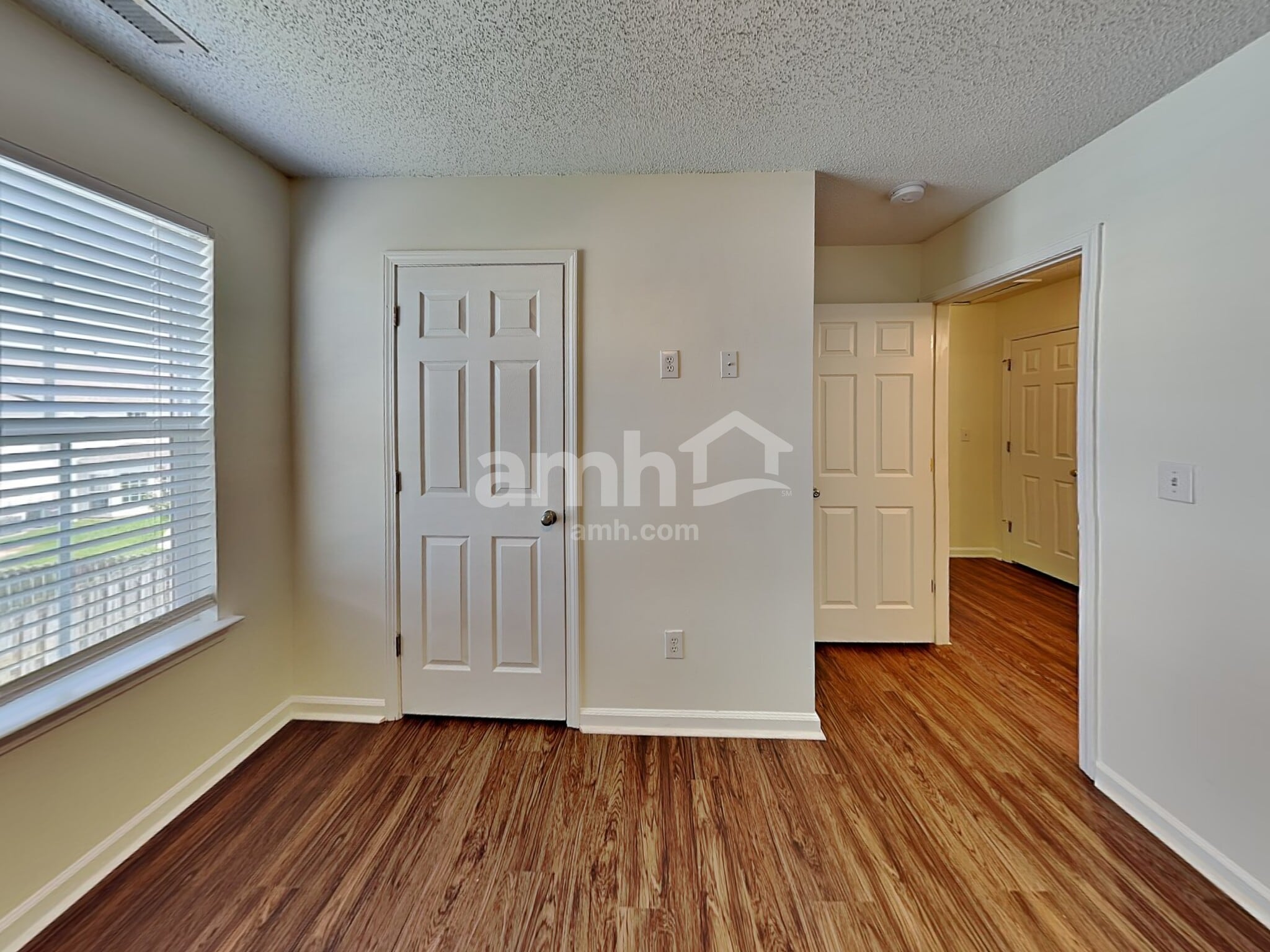 Building Photo - 1014 Holly Park Dr