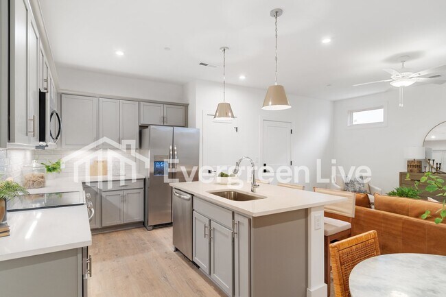 Building Photo - 129 Leggo Ave