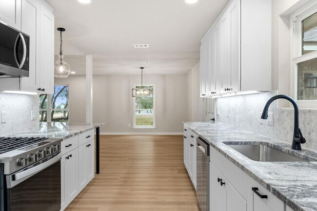 Building Photo - 900 Morgan Hill Dr