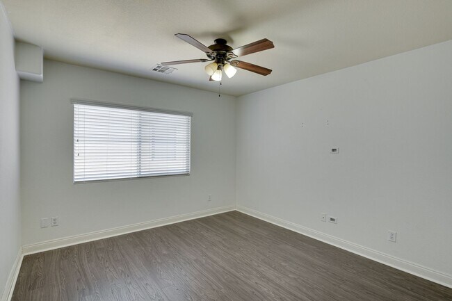 Building Photo - 4-Bedroom Home with Heated Pool & Spa