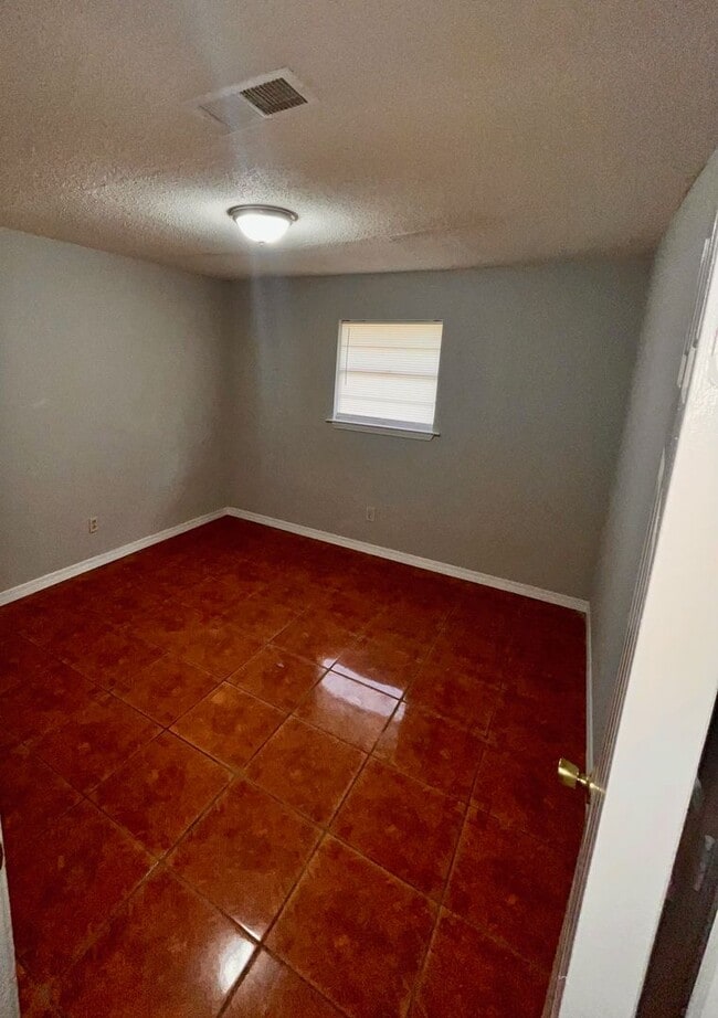 Building Photo - Gulfport 5 Bedroom