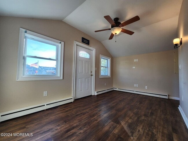 Building Photo - 43 Shoreland Terrace