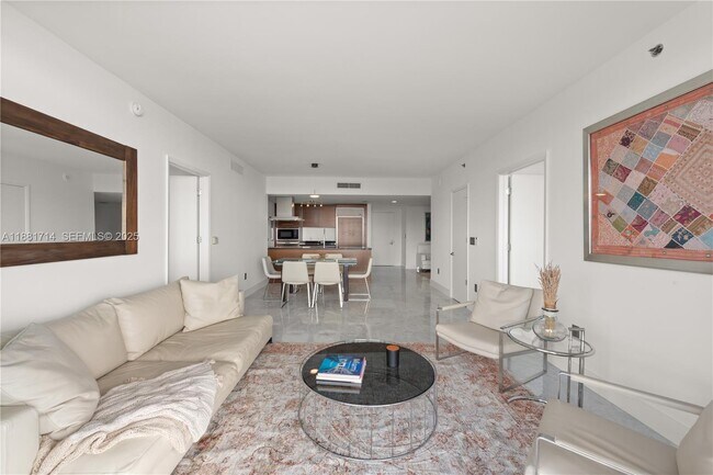 Building Photo - 495 Brickell Ave