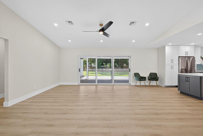 Building Photo - 280 Sulky Way