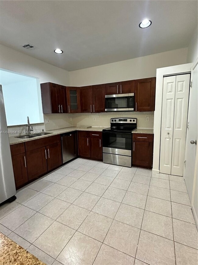 Building Photo - 5541 NW 90th Terrace