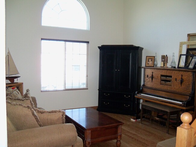 Building Photo - 4 BED | 3 BATH | TRI-LEVEL | DOUBLE GARAGE...