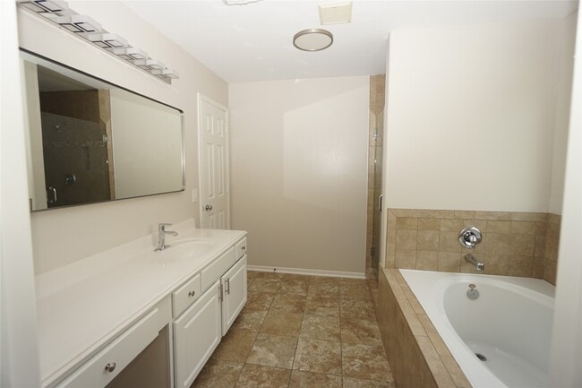 Building Photo - 2434 Ranch Hollow Ct