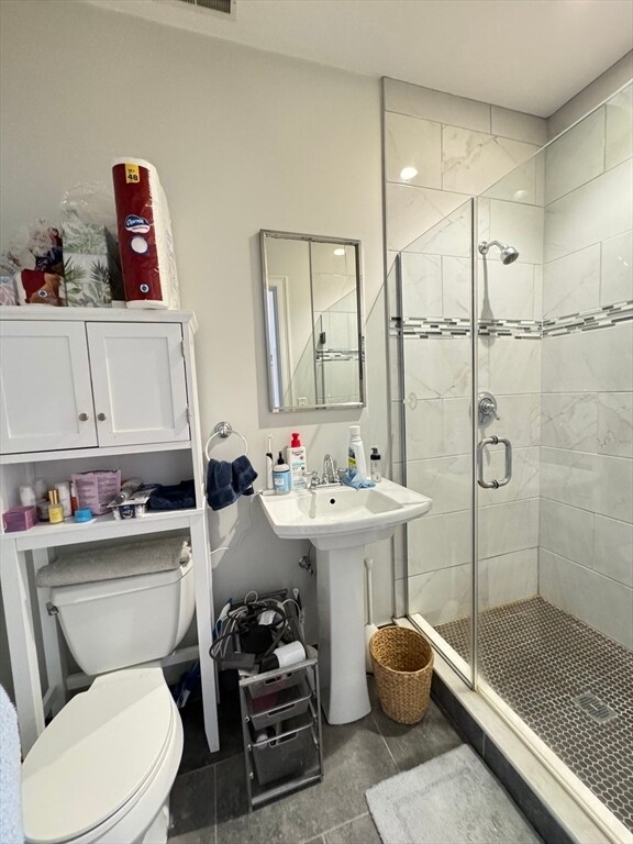 Building Photo - 387 W Broadway