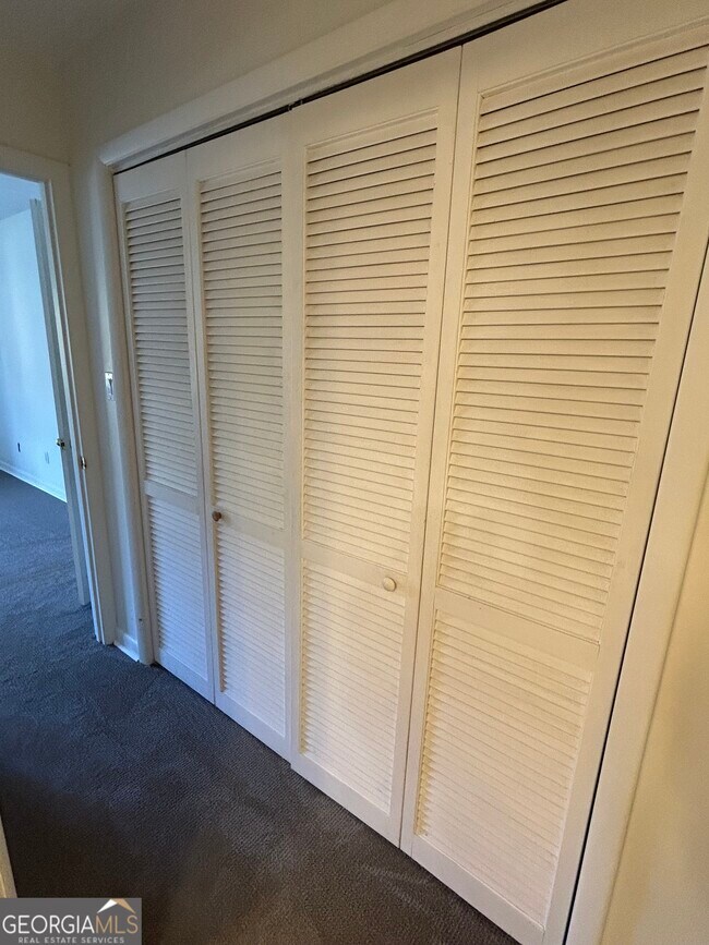 Building Photo - 180 Woodstone Dr