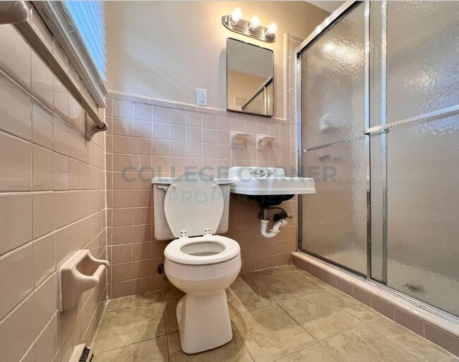 Building Photo - 830 Delmonte Dr NW