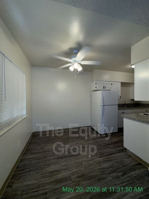 Building Photo - 1432 W Elowin Ave