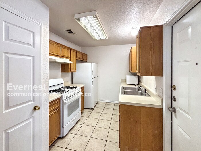 Building Photo - 202 Tamara Dr