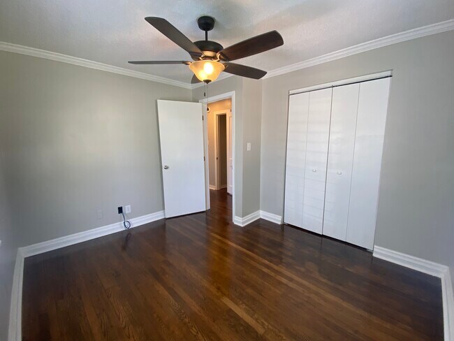 Building Photo - 1622 McCullough Ave NE