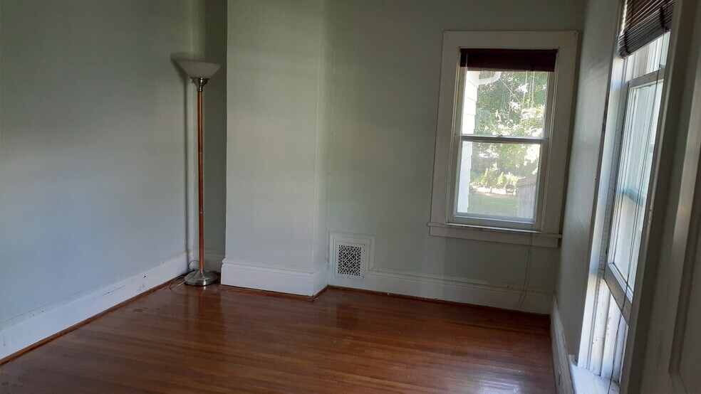 Building Photo - 38 E Union St