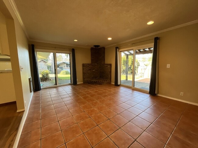 Building Photo - Classic Comfort: 3-Bed, 1.5-Bath Home with Covered Patio & Deck