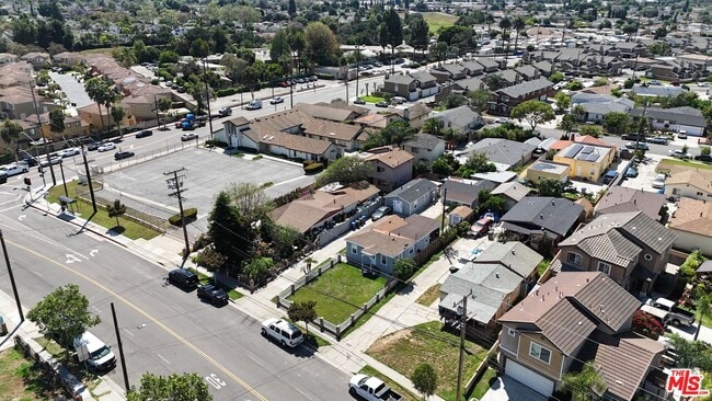 Building Photo - 6111 Greenwood Ave