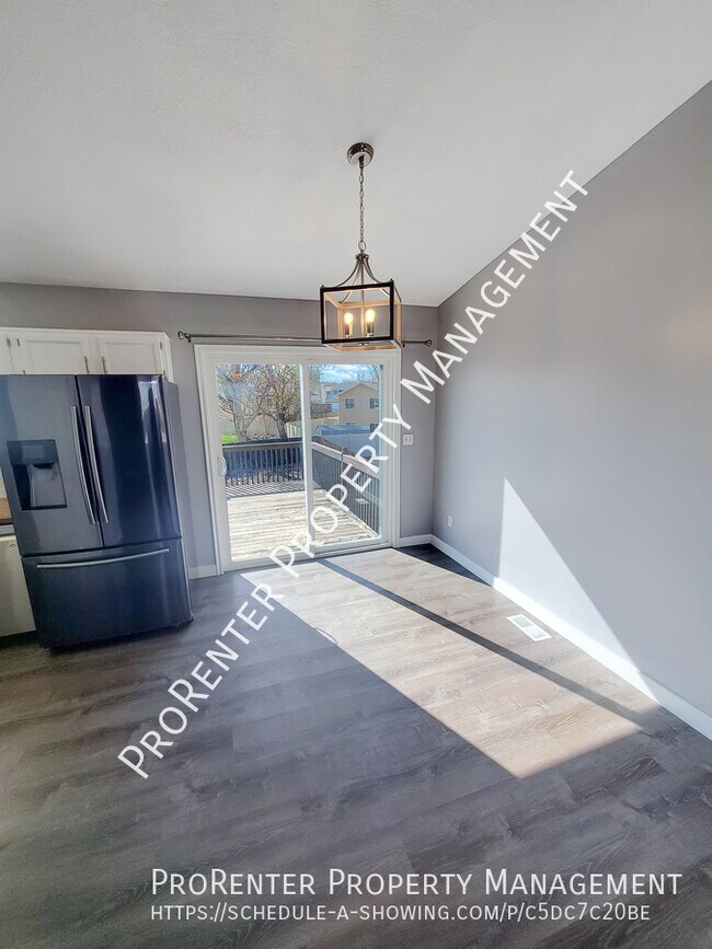 Building Photo - 4252 S Midland Dr