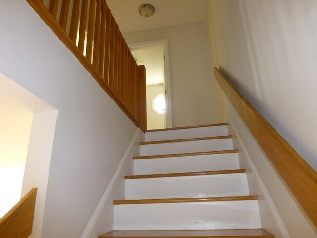 Building Photo - 3 Raymond St