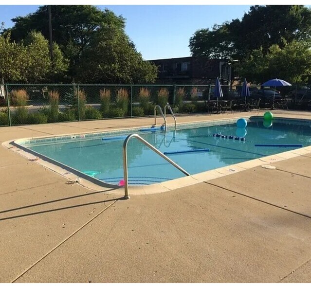 Building Photo - 869 Trace Dr