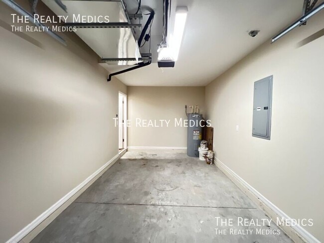 Building Photo - 6 Juniper Way