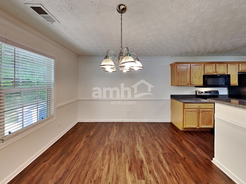 Building Photo - 104 Arbor Creek Way