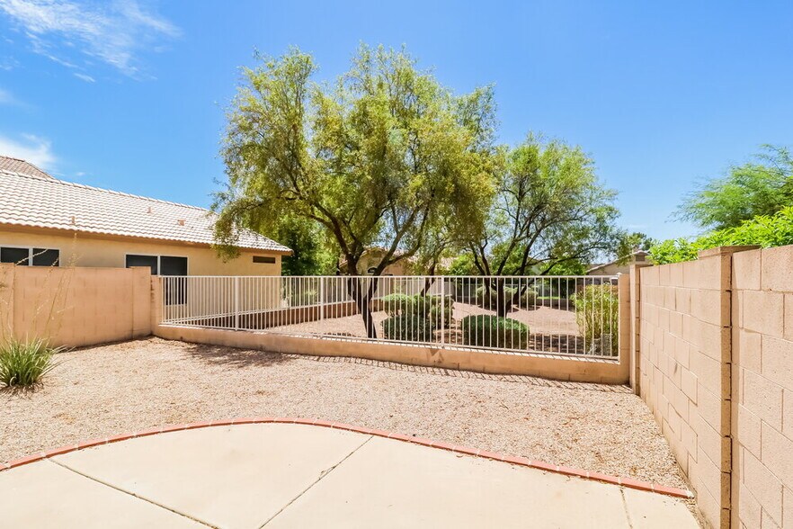 Building Photo - 3245 E Kristal Way