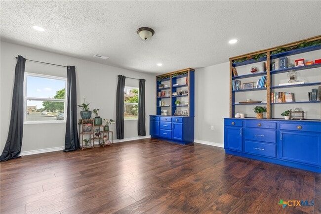 Building Photo - 2804 Bluejay Dr