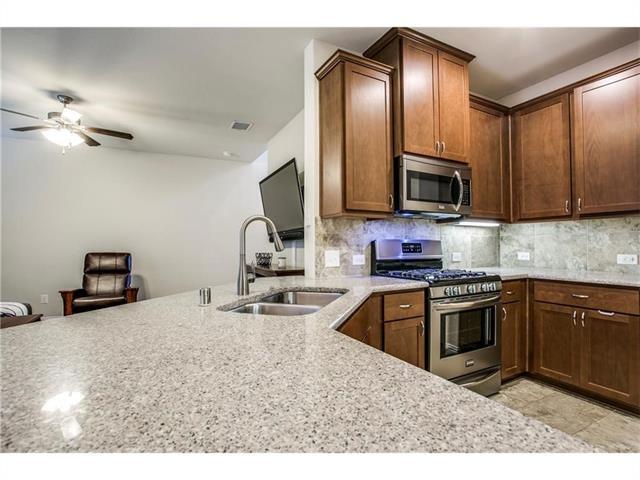 Building Photo - 929 Jamesville Ln