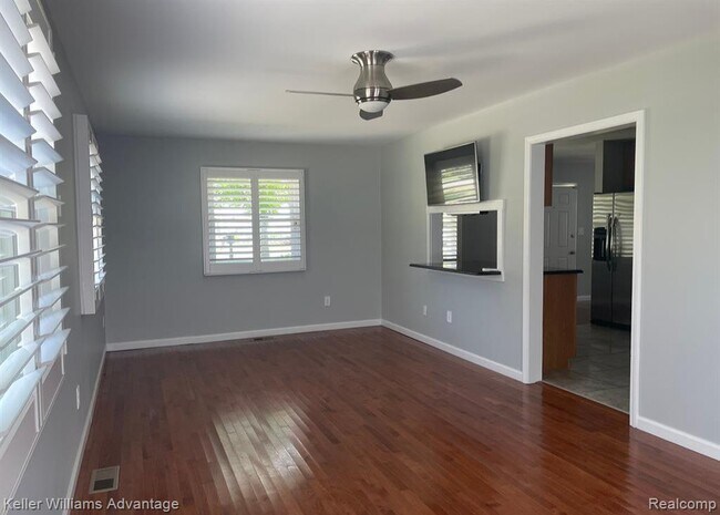 Building Photo - 2520 Greenlawn Ave