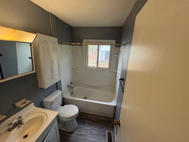 Building Photo - 1911 Fairchild-E