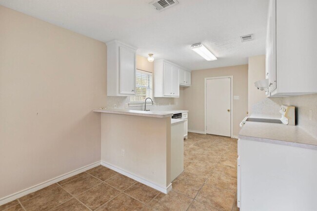 Building Photo - 2511 Westwood Main Dr