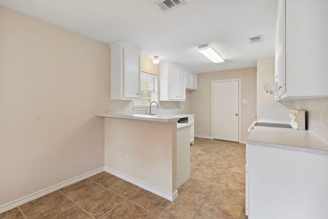 Building Photo - MAY MOVE IN!  3 Bed, 2 Bath Home in Bryan Available Now!