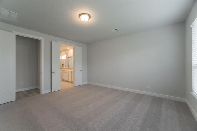 Building Photo - 155 Renodes Garden Ln