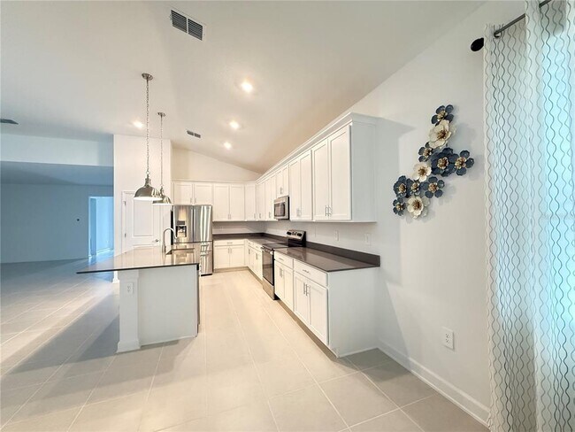 Building Photo - 7117 Dilly Lake Ave