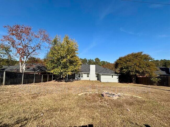 Building Photo - 666 Wellington Dr