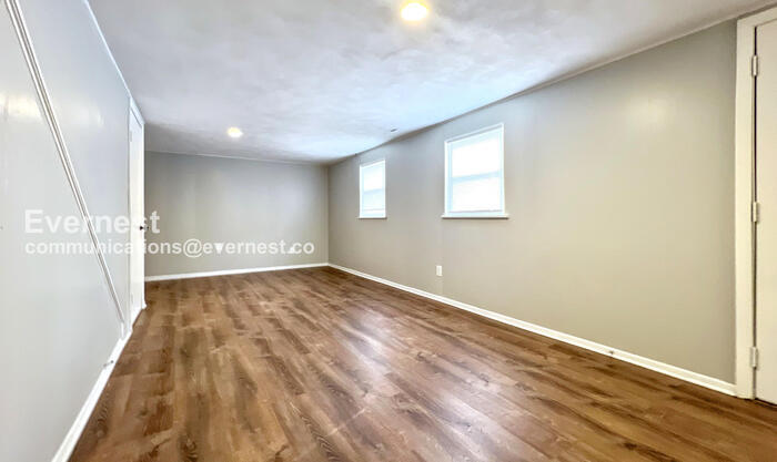 Building Photo - 9515 E 18 St S