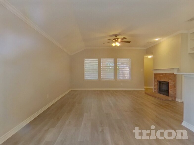 Building Photo - 143 Redbud Dr