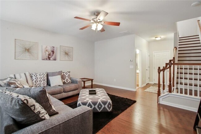 Building Photo - 2641 Portbury Place Northeast