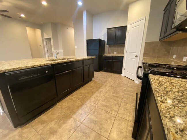 Building Photo - 21607 Surrey Ln