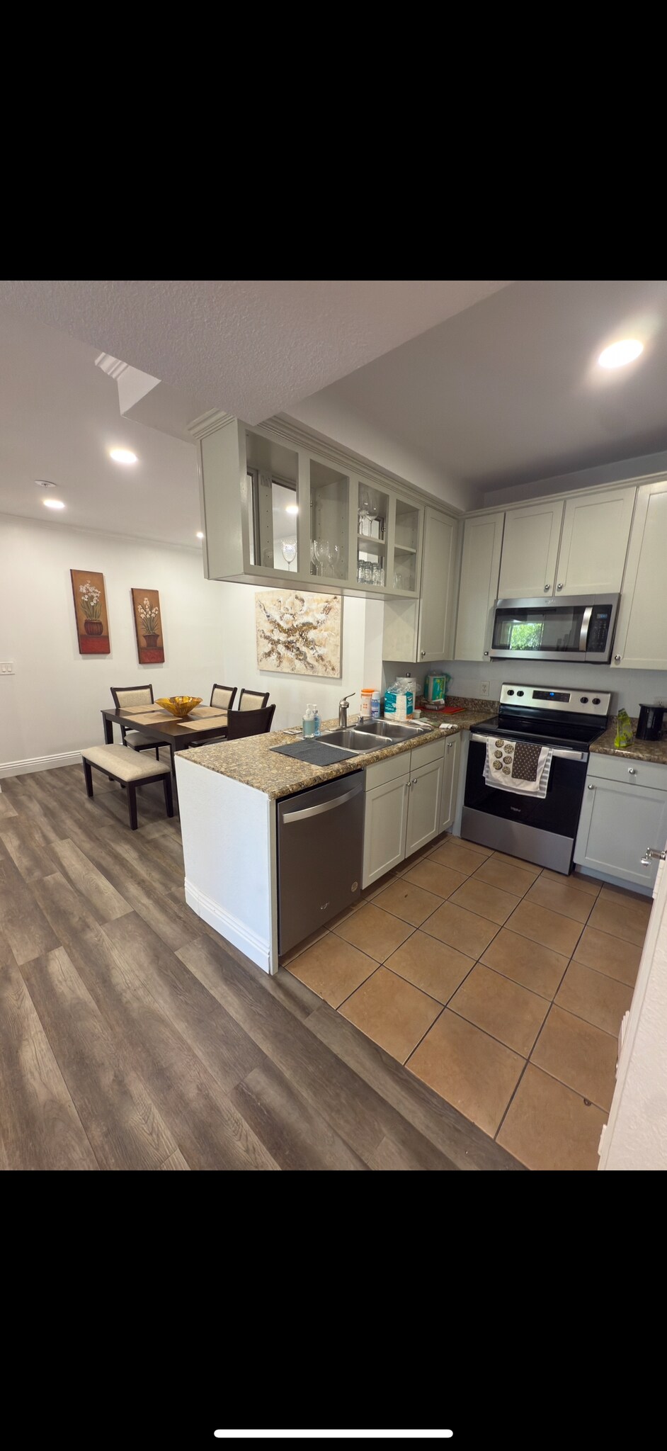 Building Photo - 22681 Oakgrove