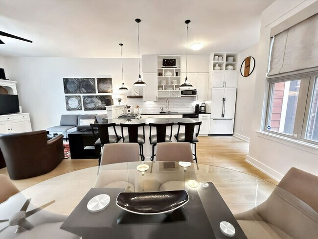 Building Photo - 1408 Pleasant St