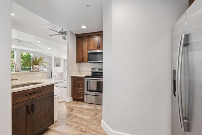 Building Photo - 30 E Deer Meadow Ct