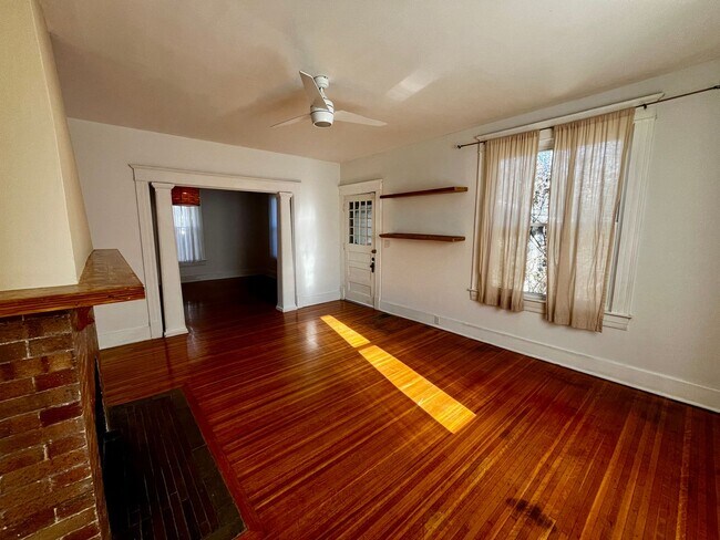 Building Photo - STUNNING BEECHMONT HOME WITH SOLAR PANELS ...