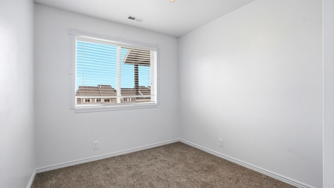 Building Photo - 3 Bedroom 2 Bath Unit in Magna! *$500 off first month of rent!!*