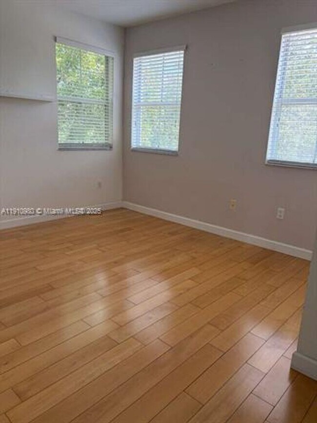 Building Photo - 8666 NW 114th Ave