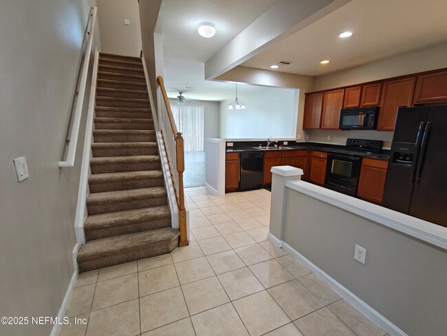 Building Photo - 6918 Roundleaf Dr