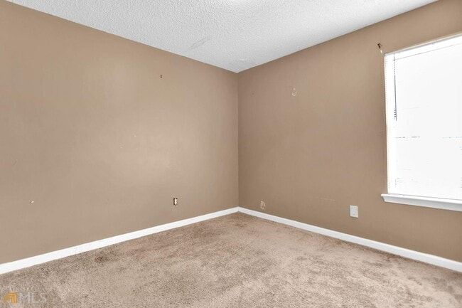 Building Photo - Charming 3 bedroom 2 bath Ranch style home...