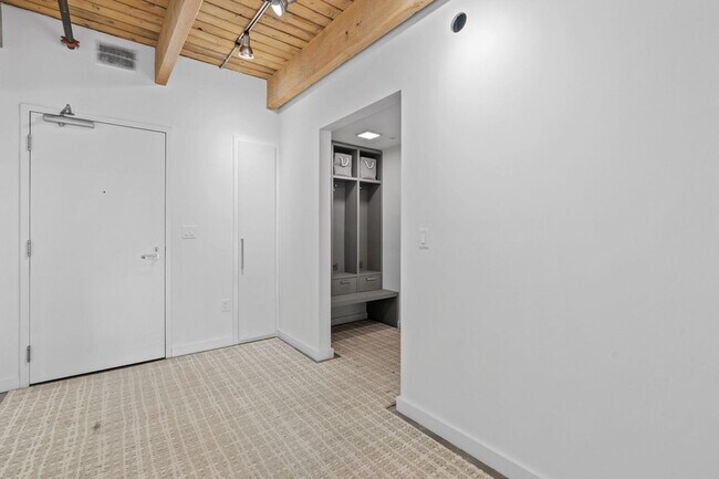 Building Photo - 404 N Washington Ave