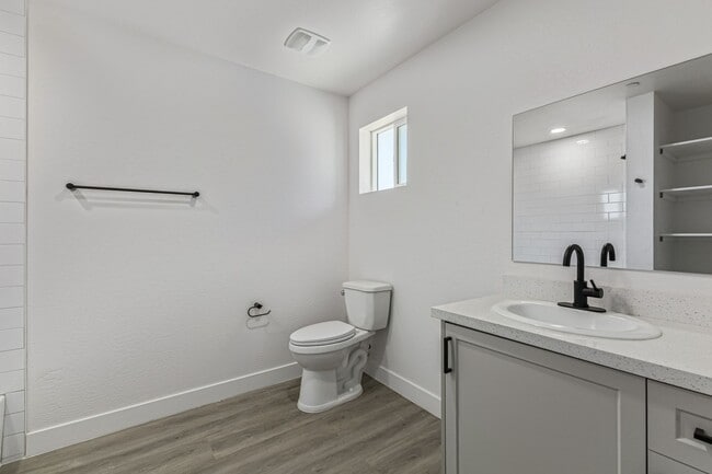 Building Photo - 1435 E Taylor St